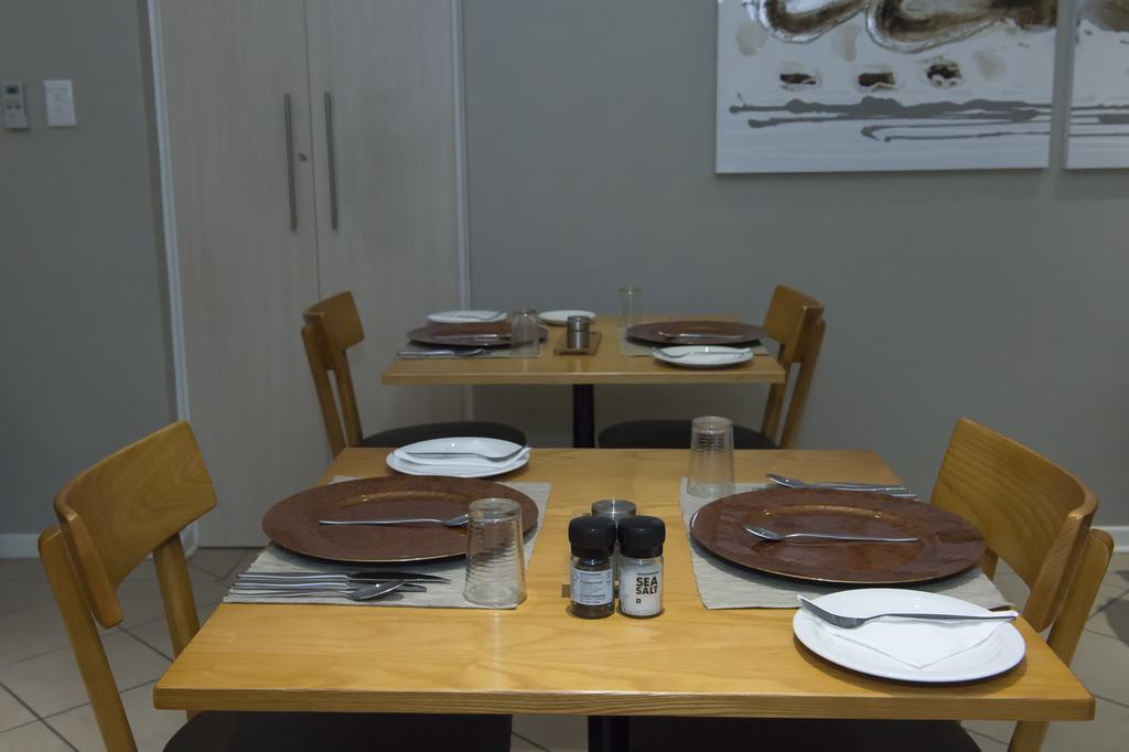 The Suburban Guest House บลูมฟอนเทน ภายนอก รูปภาพ