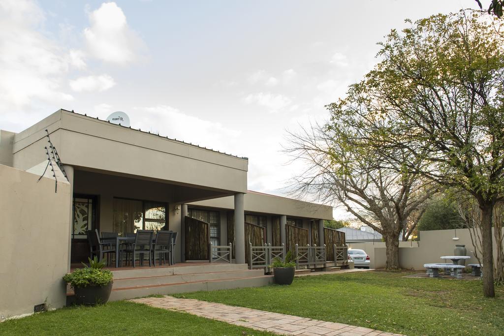 The Suburban Guest House บลูมฟอนเทน ภายนอก รูปภาพ