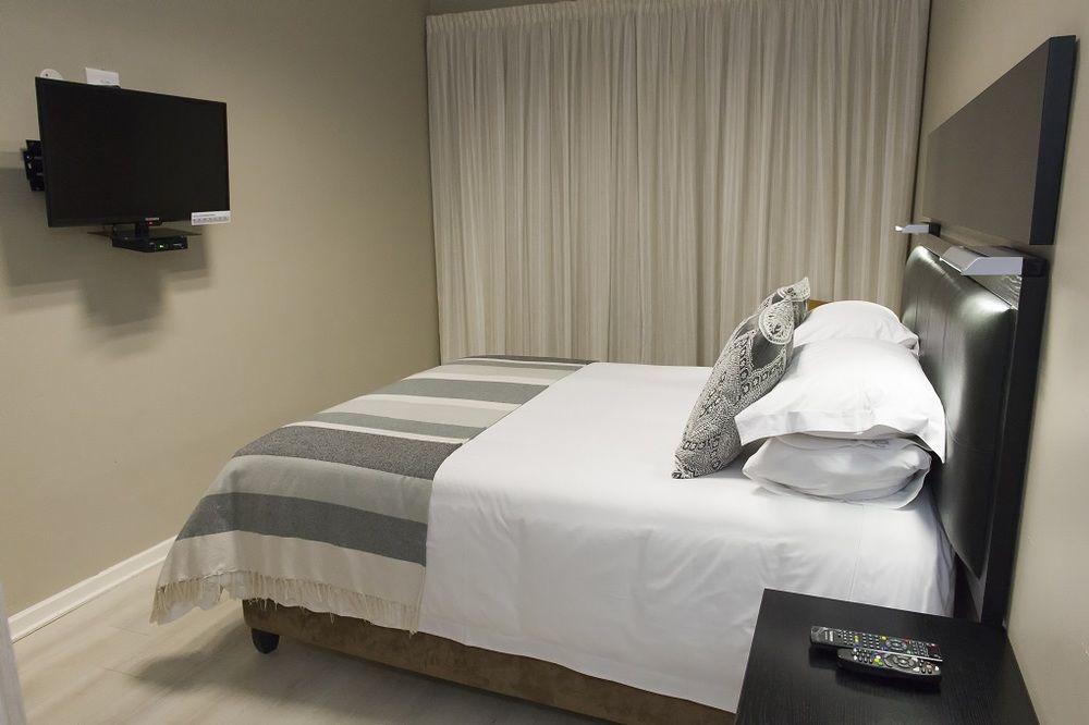 The Suburban Guest House บลูมฟอนเทน ภายนอก รูปภาพ