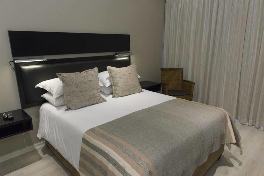 The Suburban Guest House บลูมฟอนเทน ภายนอก รูปภาพ